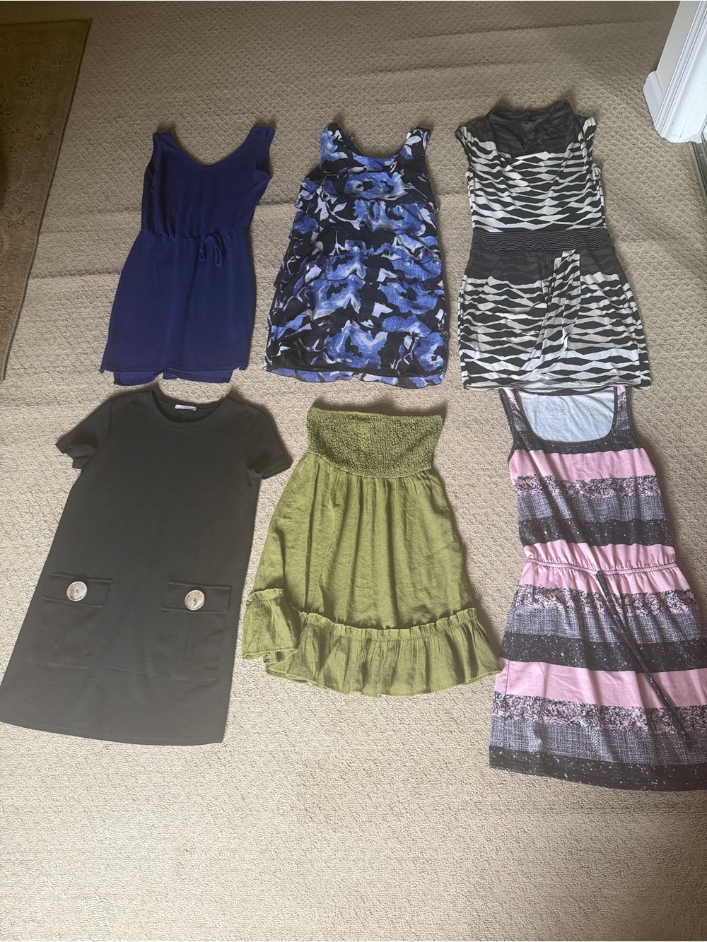 6 dresses all fit small